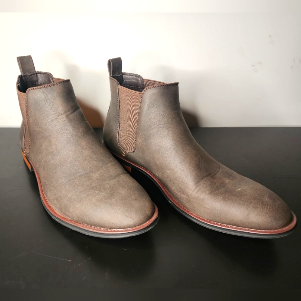 Men's Chelsea Boots size 10